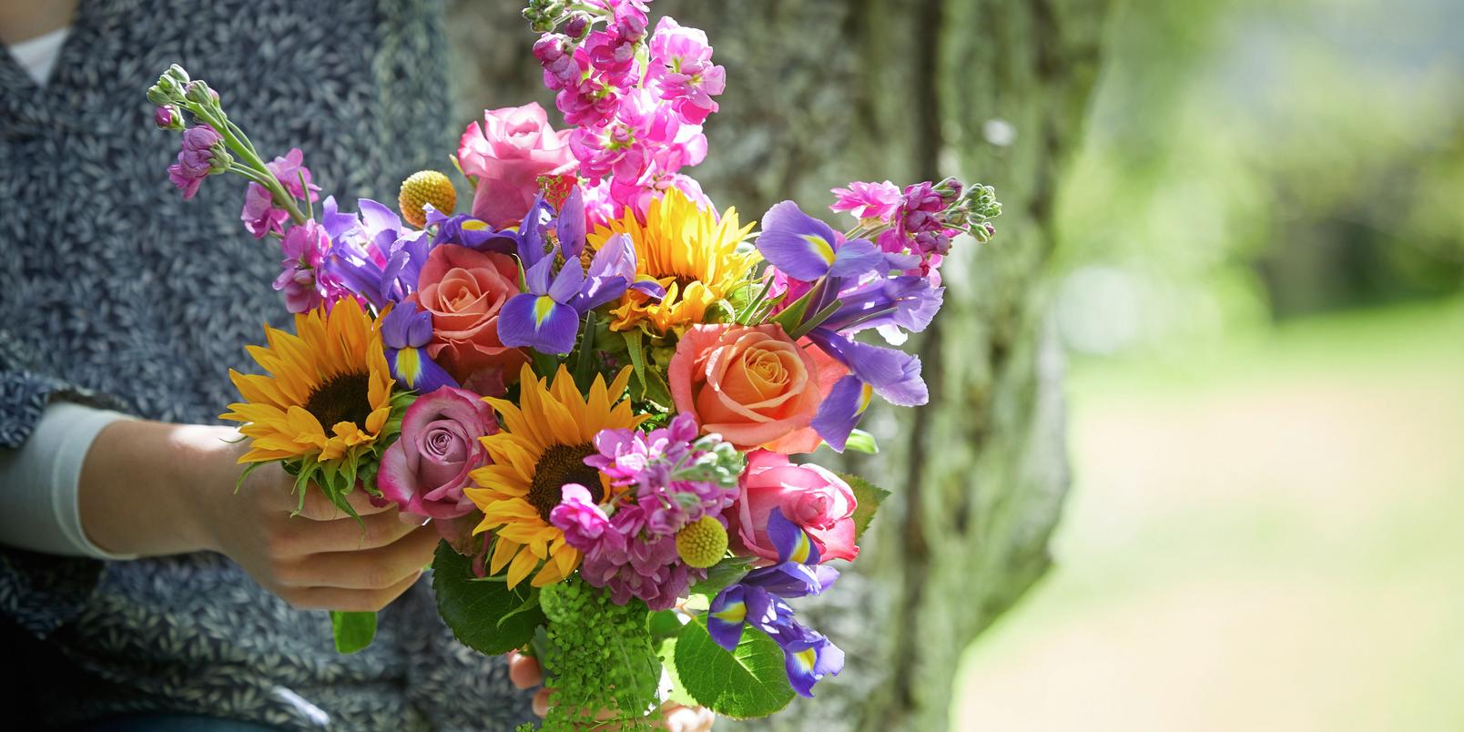 Interflora-summer-sunflower-bouquet