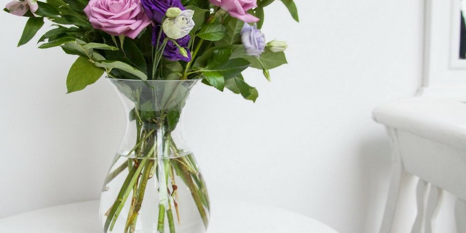 Purple-flowers-in-a-vase