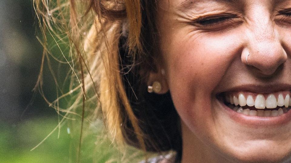 close-up-woman-laughing