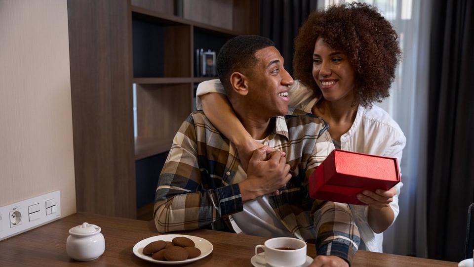 ff_boyfriend_girlfriend_birthday_present