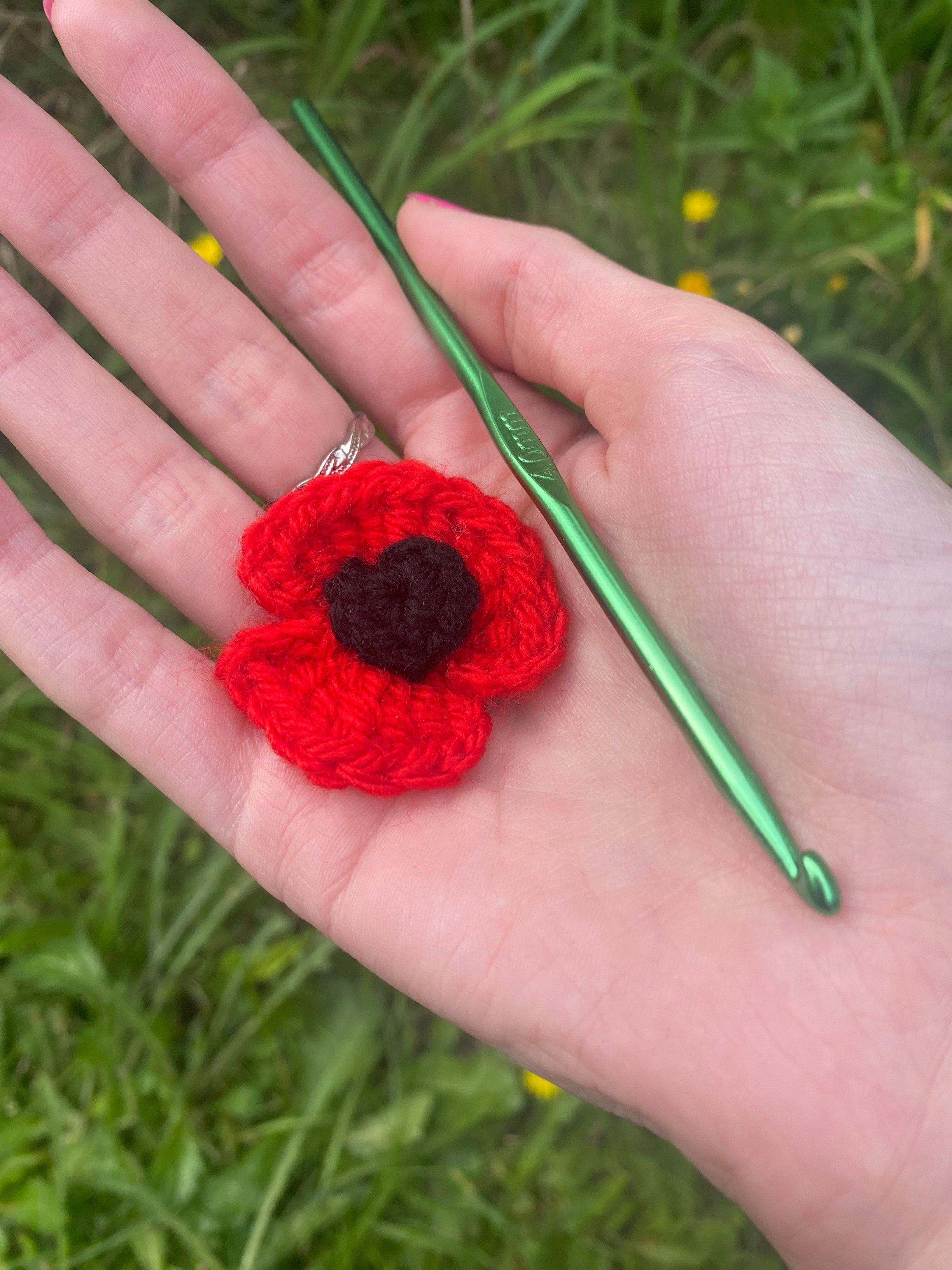 ff_crochet_poppy_hand
