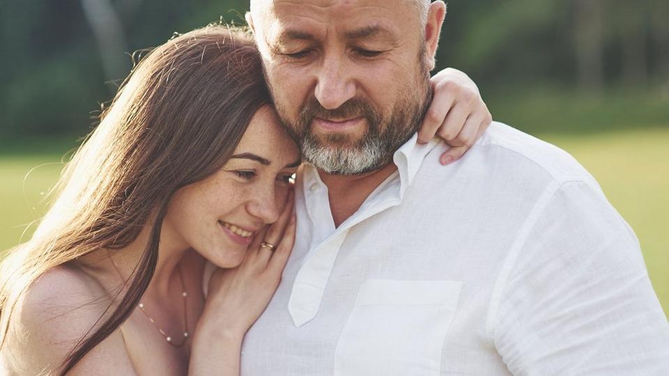 ff_dad_daughter_side_hug