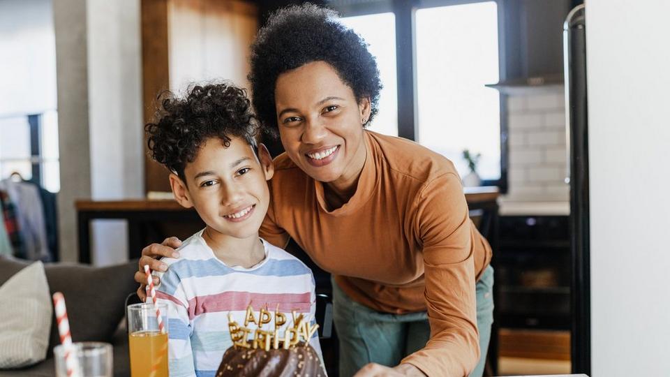 ff_mum_son_birthday_cake