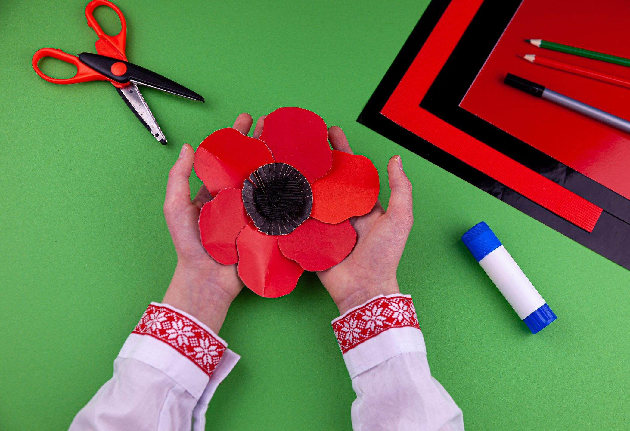 ff_poppy_crafts_paper