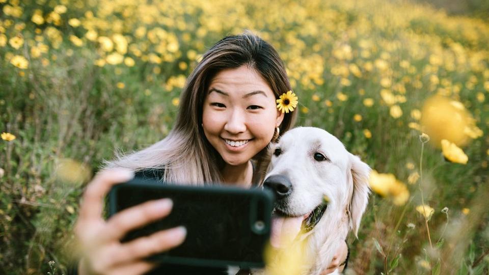 ff_smiling_dog_selfie