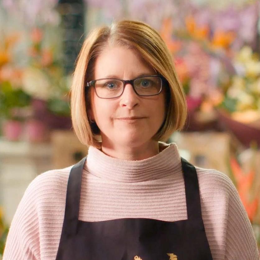 florist-lynette-facing