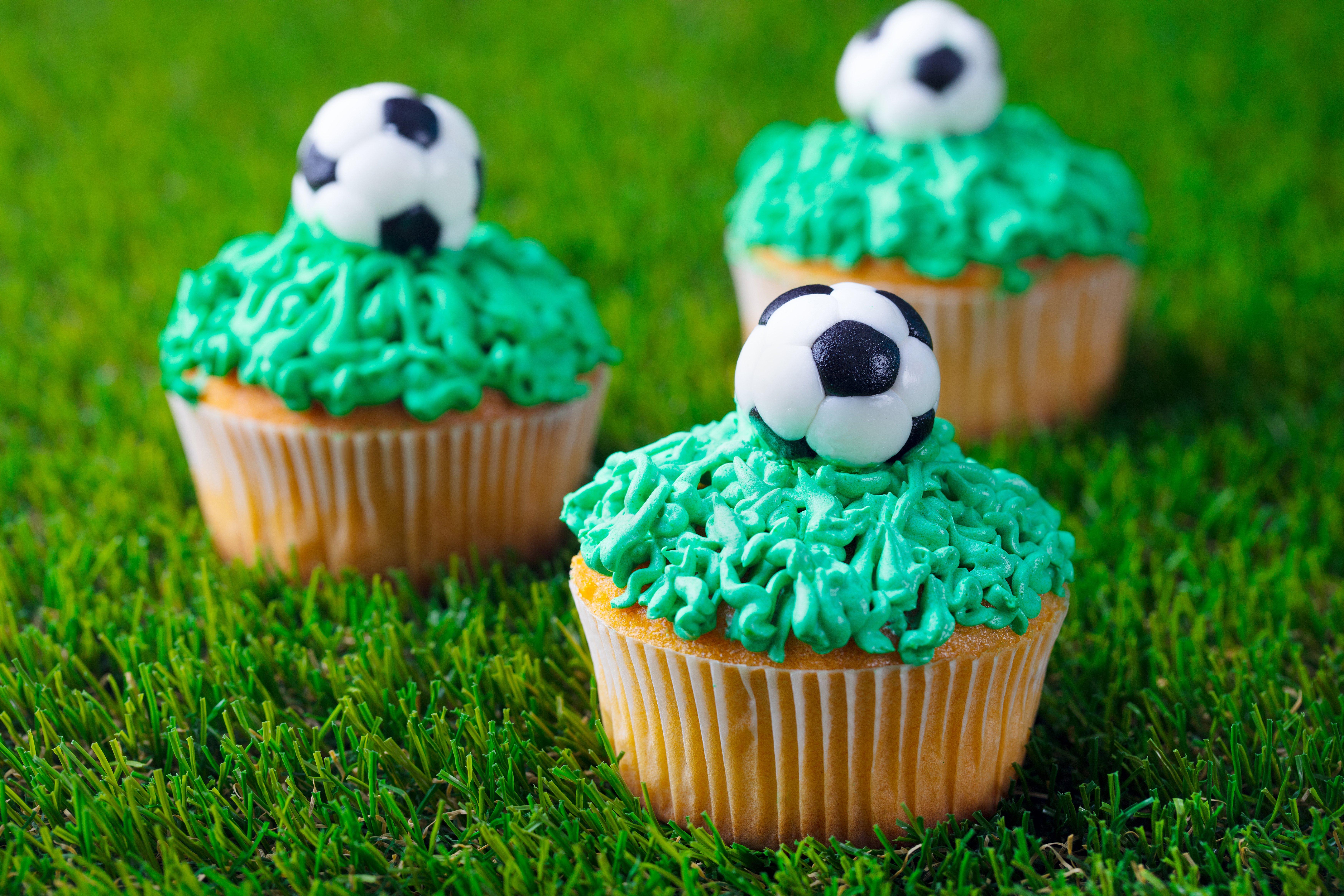 football-cupcake