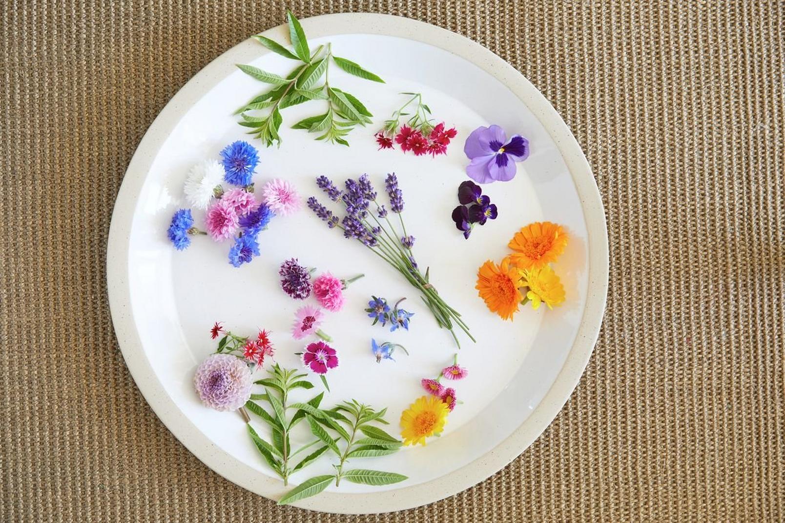 plate-of-edible-flowers