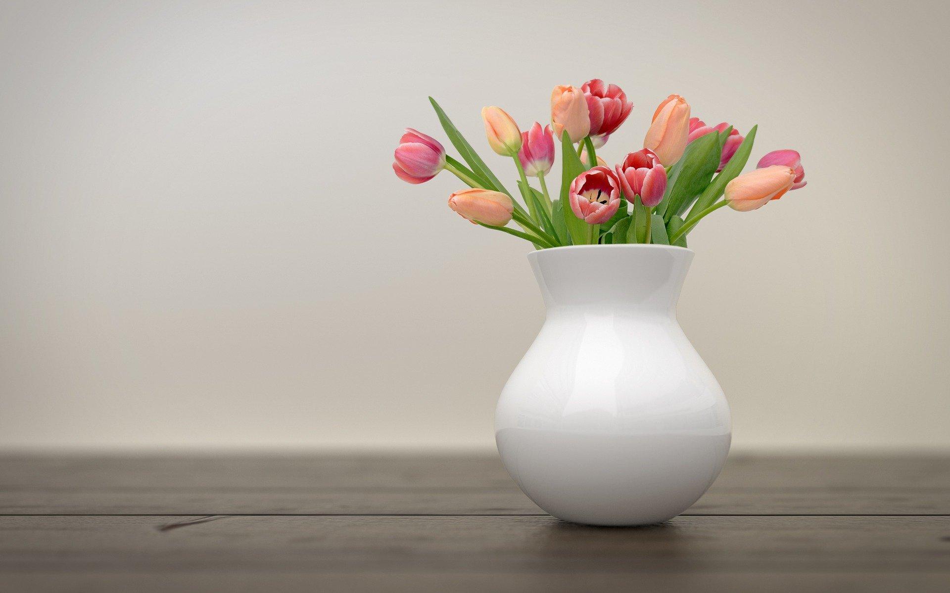 How to Choose the Perfect Vase for Your Flowers