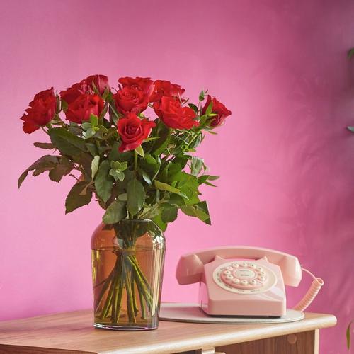 val-roses-vase