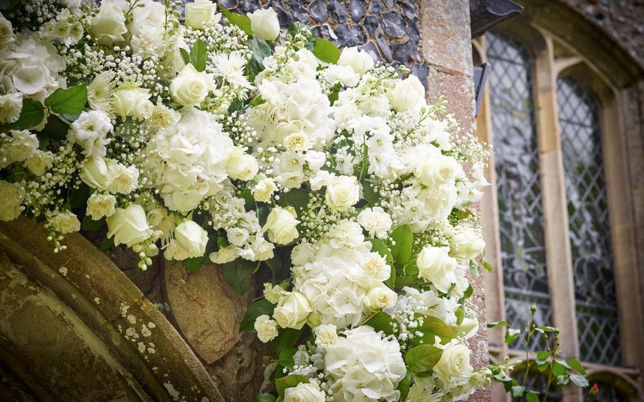 wedding_flower_arch-white-roses